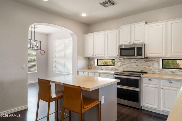 82 W RAVEN Drive, Chandler, AZ 85286