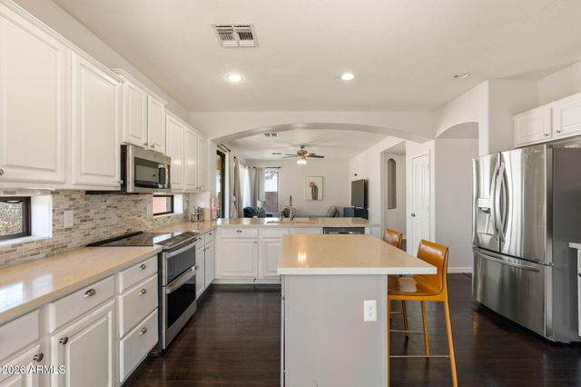 82 W RAVEN Drive, Chandler, AZ 85286