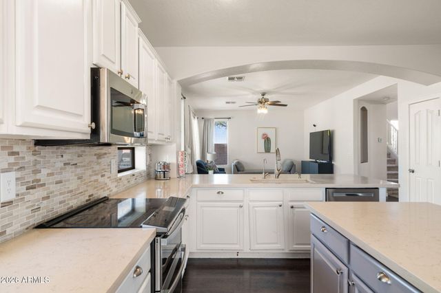 82 W RAVEN Drive, Chandler, AZ 85286