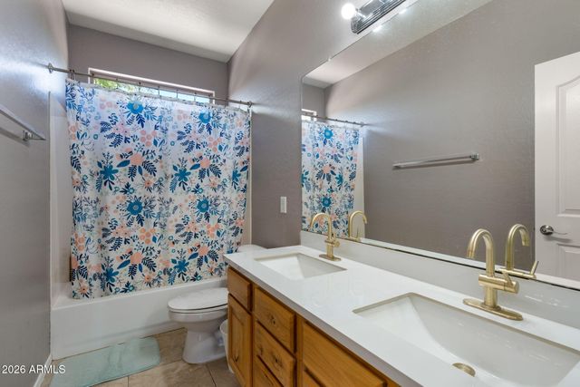 82 W RAVEN Drive, Chandler, AZ 85286