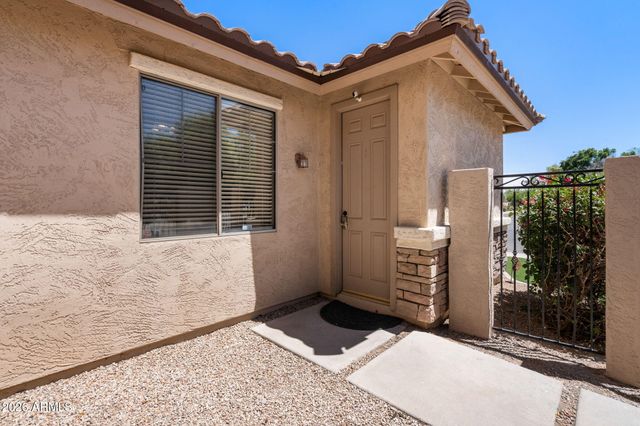 82 W RAVEN Drive, Chandler, AZ 85286