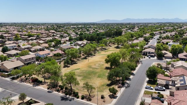 82 W RAVEN Drive, Chandler, AZ 85286