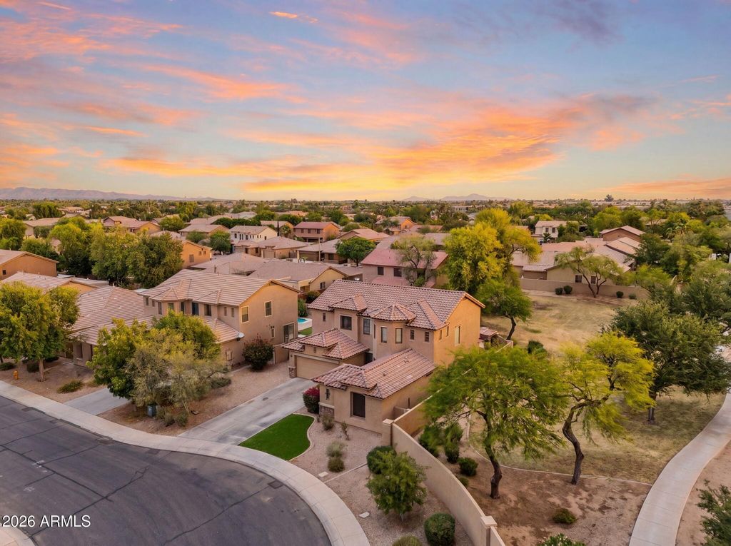 82 W RAVEN Drive, Chandler, AZ 85286 — photo 2