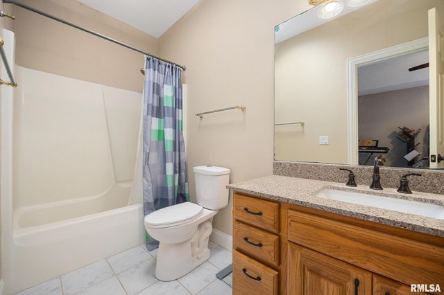 4902 N WEAVERRIDGE Boulevard, Peoria, IL 61615