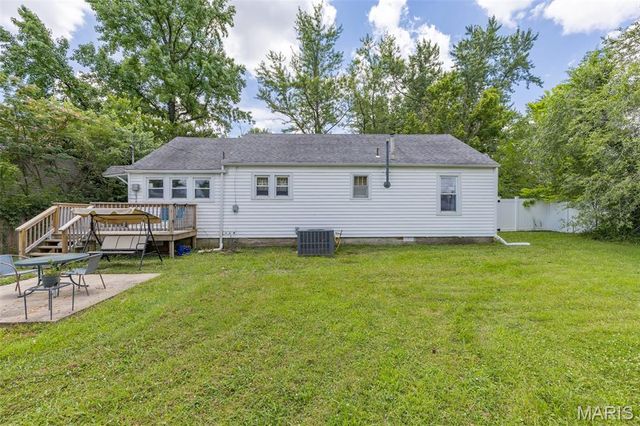 39 Pine Street, Farmington, MO 63640