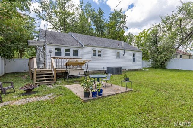 39 Pine Street, Farmington, MO 63640