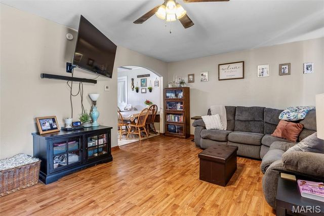 39 Pine Street, Farmington, MO 63640