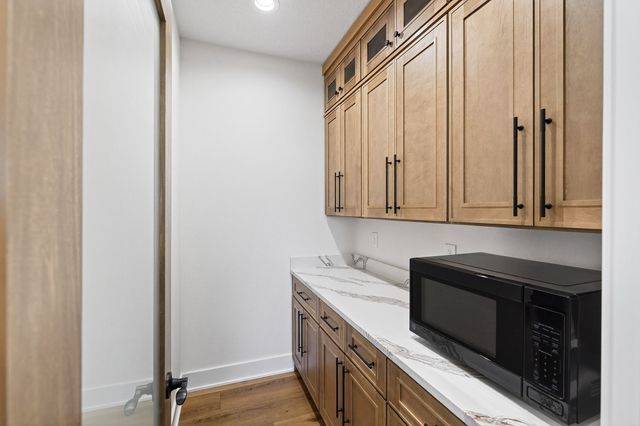 355 NW Red Oak Drive, Waukee, IA 50263