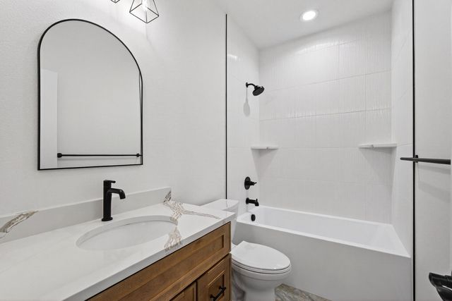 355 NW Red Oak Drive, Waukee, IA 50263