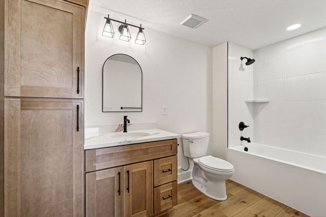 355 NW Red Oak Drive, Waukee, IA 50263