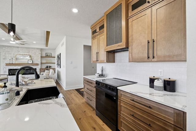355 NW Red Oak Drive, Waukee, IA 50263