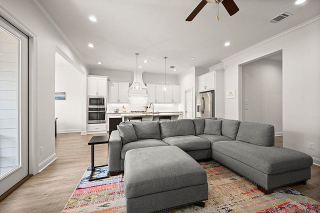 9004 Magnolia View Dr, Baton Rouge, LA 70810