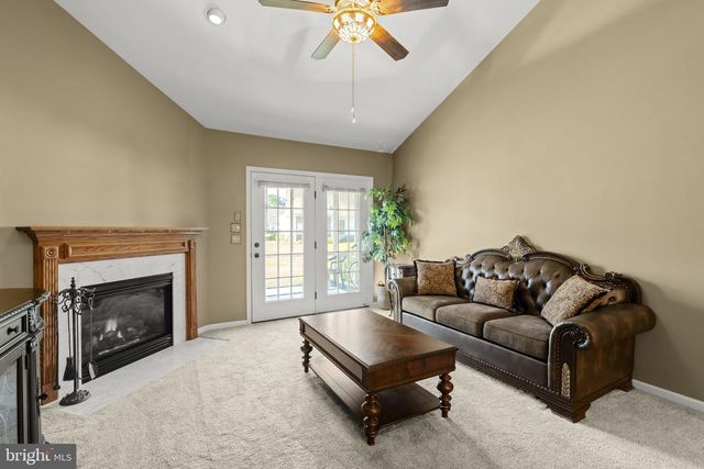 16 RUMFORD CT, Lancaster, PA 17602