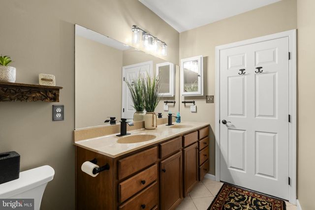 16 RUMFORD CT, Lancaster, PA 17602