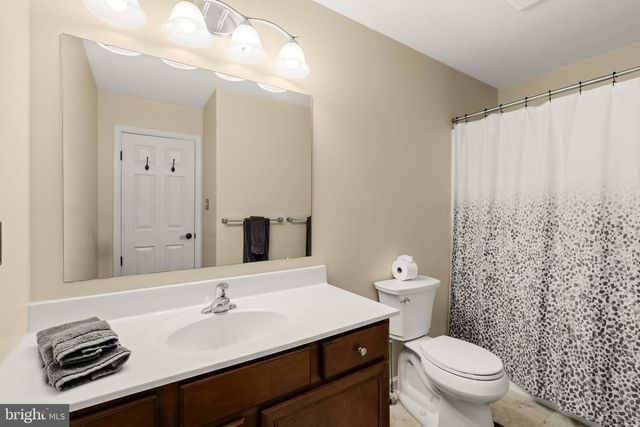 16 RUMFORD CT, Lancaster, PA 17602