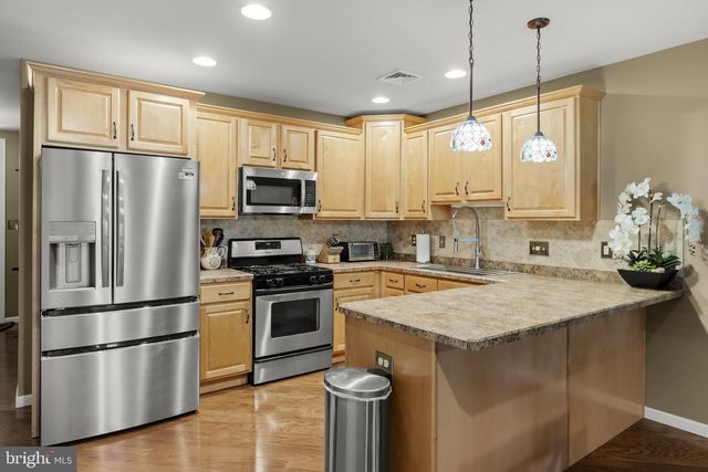 16 RUMFORD CT, Lancaster, PA 17602