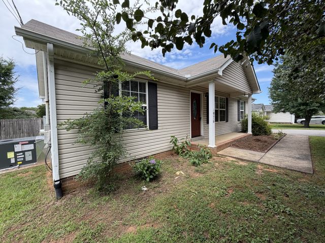 1976 Bishop Ave, Murfreesboro, TN 37127
