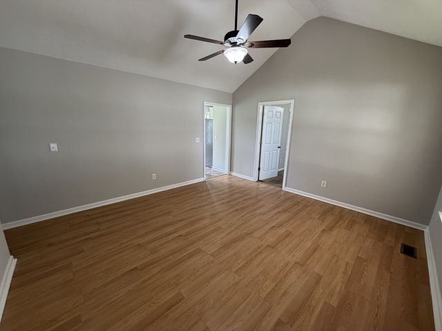 1976 Bishop Ave, Murfreesboro, TN 37127