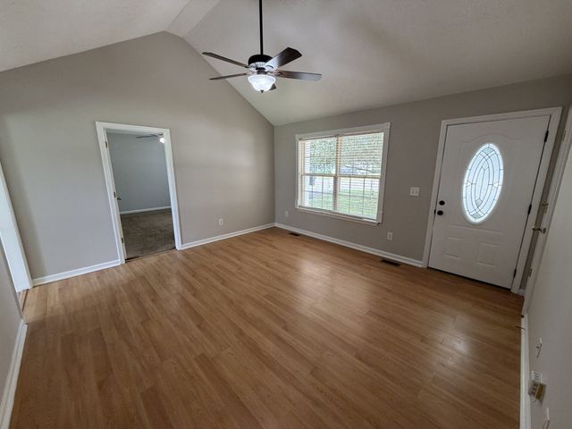 1976 Bishop Ave, Murfreesboro, TN 37127