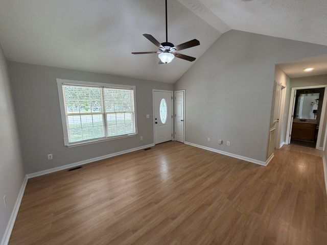 1976 Bishop Ave, Murfreesboro, TN 37127