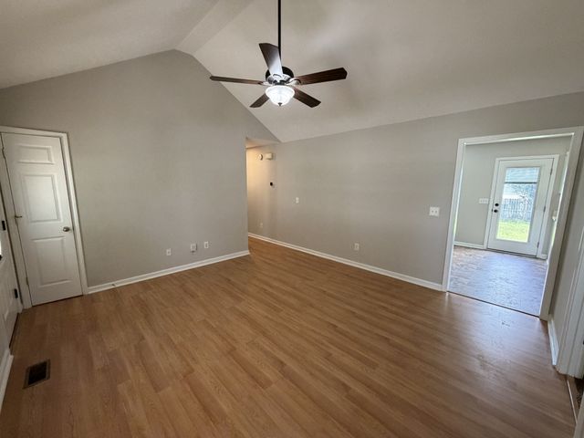 1976 Bishop Ave, Murfreesboro, TN 37127