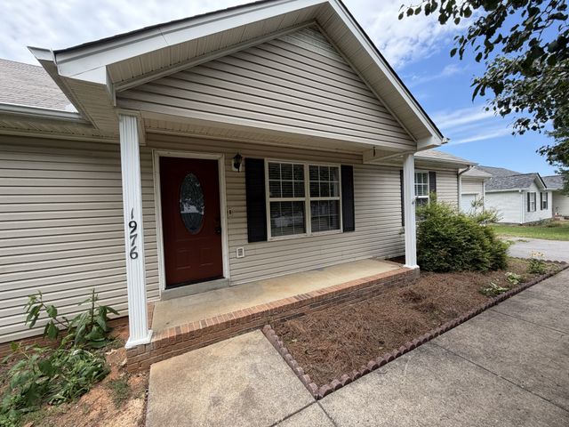 1976 Bishop Ave, Murfreesboro, TN 37127