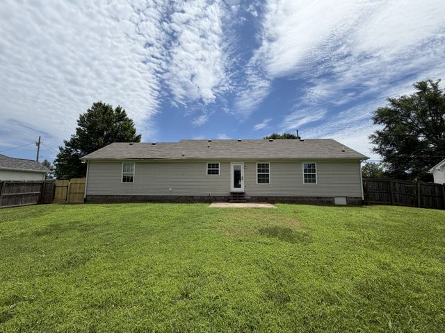1976 Bishop Ave, Murfreesboro, TN 37127
