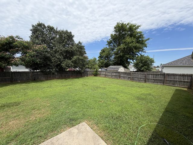 1976 Bishop Ave, Murfreesboro, TN 37127