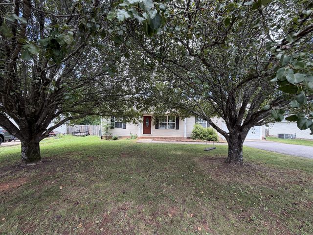 1976 Bishop Ave, Murfreesboro, TN 37127