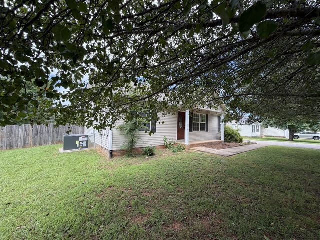 1976 Bishop Ave, Murfreesboro, TN 37127