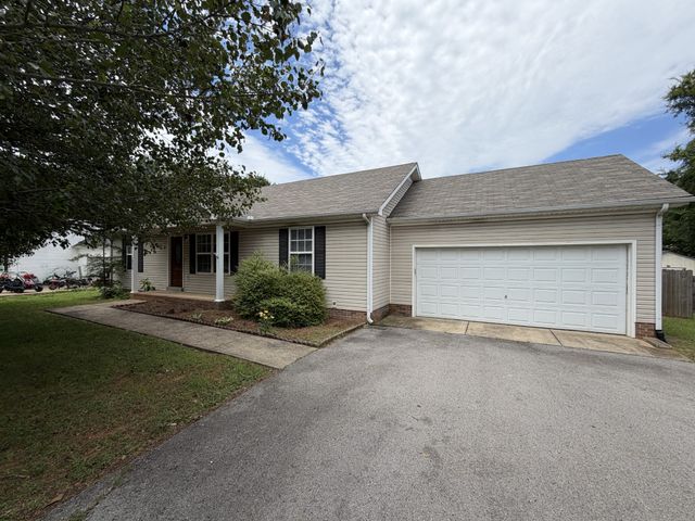 1976 Bishop Ave, Murfreesboro, TN 37127