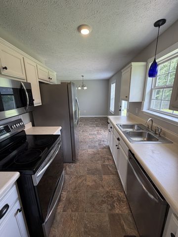 1976 Bishop Ave, Murfreesboro, TN 37127