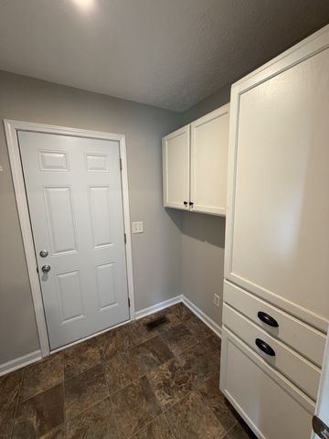 1976 Bishop Ave, Murfreesboro, TN 37127