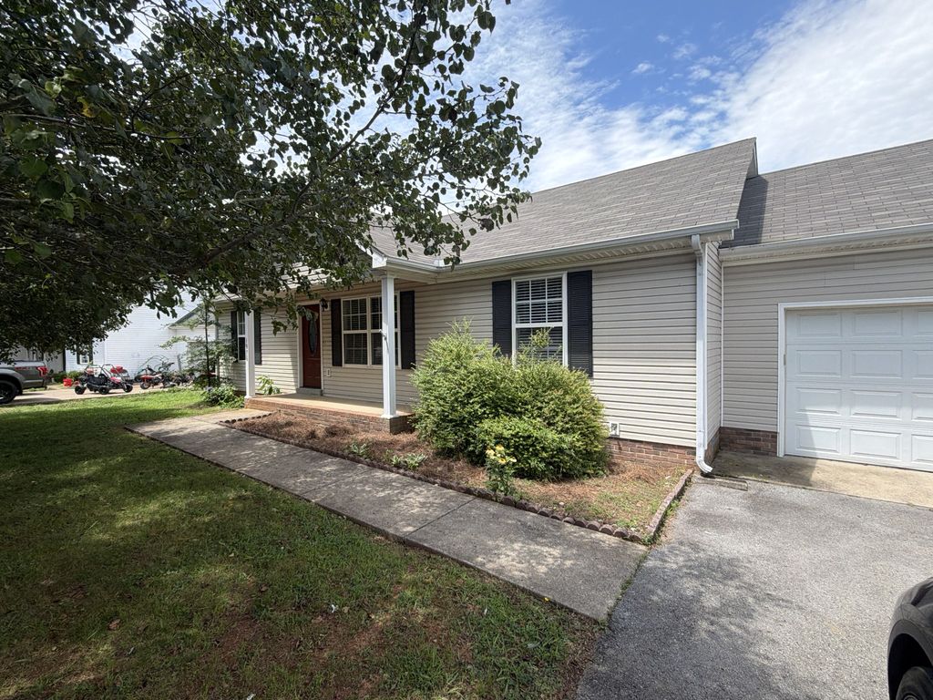 1976 Bishop Ave, Murfreesboro, TN 37127
