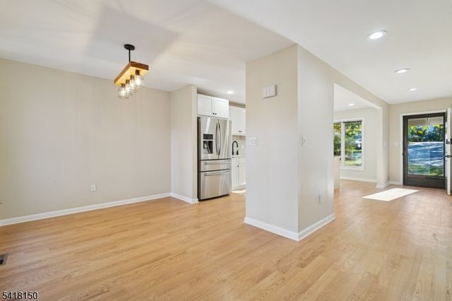 16 Minnisink Dr, Roseland Boro, NJ 07068