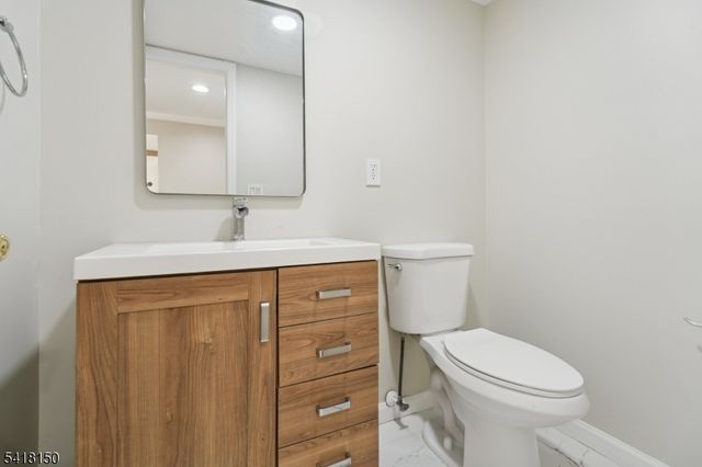 16 Minnisink Dr, Roseland Boro, NJ 07068