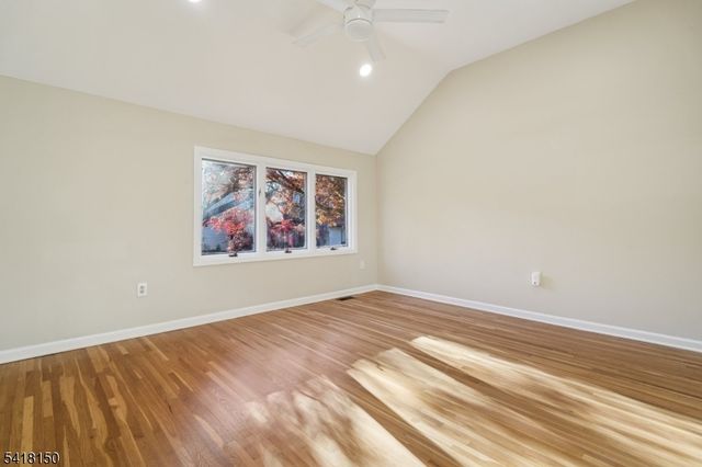 16 Minnisink Dr, Roseland Boro, NJ 07068