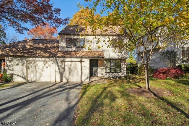 16 Minnisink Dr, Roseland Boro, NJ 07068