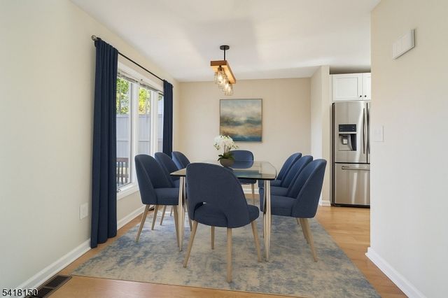 16 Minnisink Dr, Roseland Boro, NJ 07068