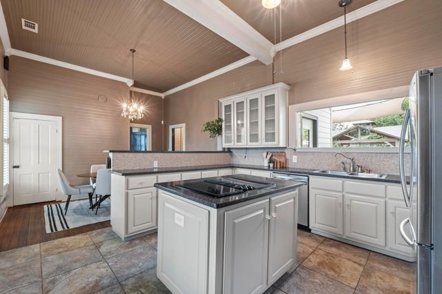 305 East ST, Hutto, TX 78634