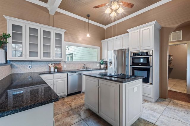 305 East ST, Hutto, TX 78634