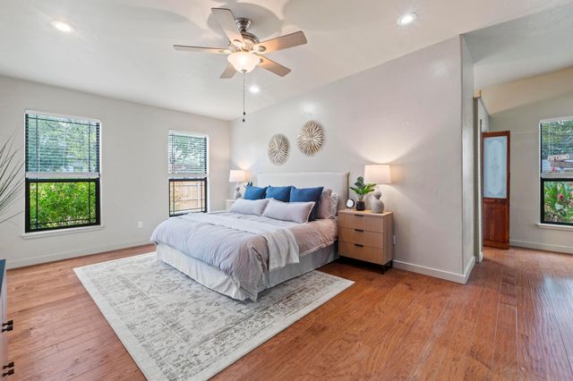 305 East ST, Hutto, TX 78634