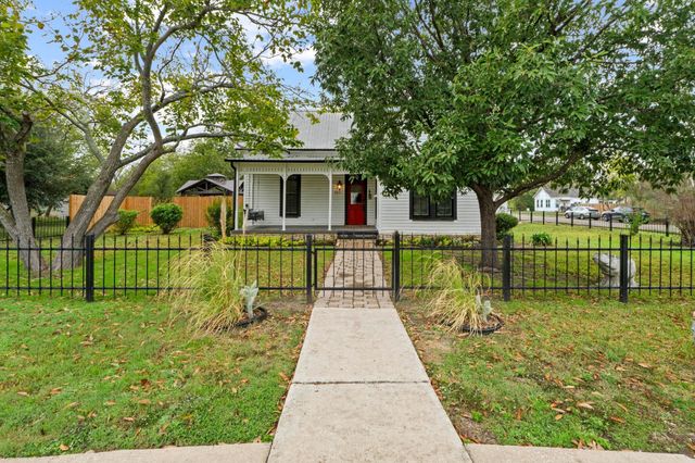 305 East ST, Hutto, TX 78634
