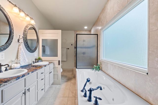 305 East ST, Hutto, TX 78634