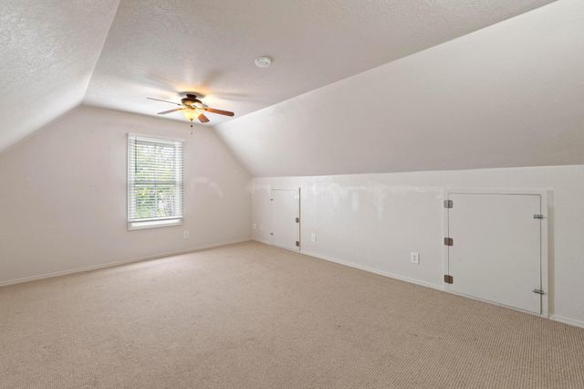 305 East ST, Hutto, TX 78634