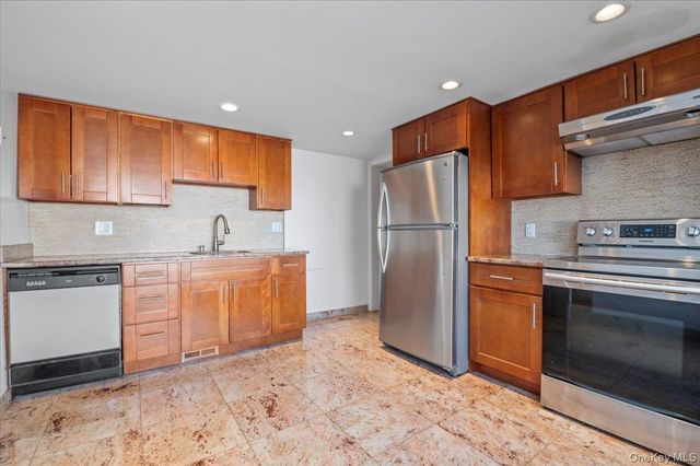 780 Regent Drive, Westbury, NY 11590