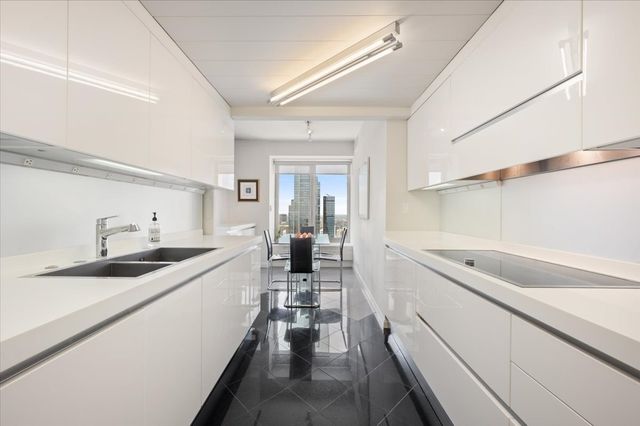 161 E Chicago Avenue 39E, Chicago, IL 60611