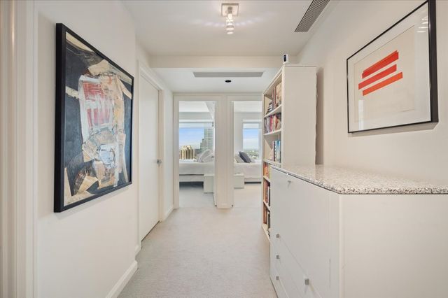 161 E Chicago Avenue 39E, Chicago, IL 60611