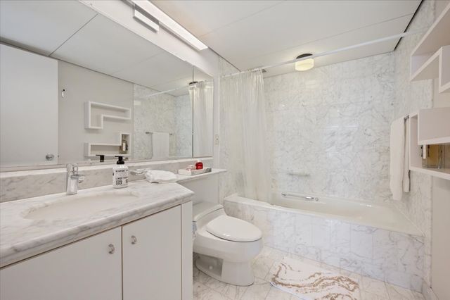 161 E Chicago Avenue 39E, Chicago, IL 60611