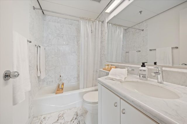 161 E Chicago Avenue 39E, Chicago, IL 60611